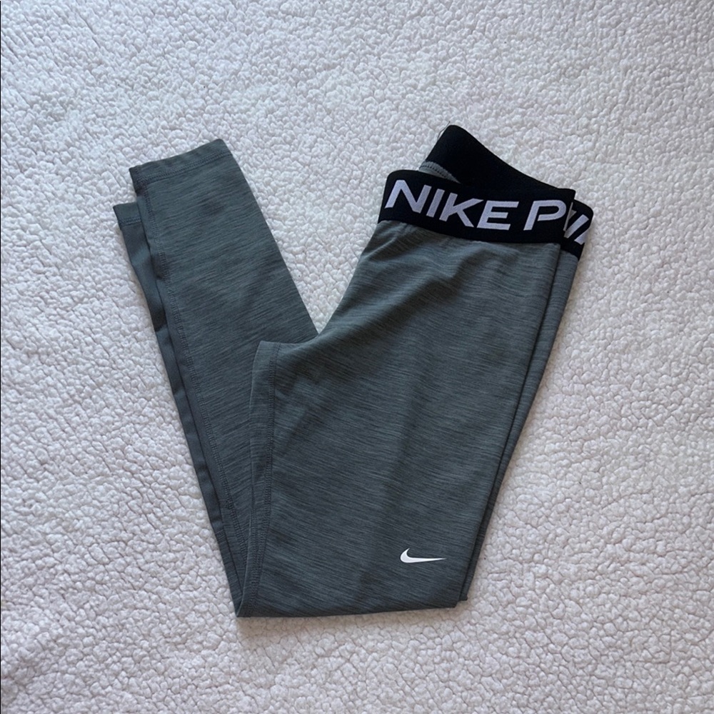 Nike Pro Gray Leggings for Ultimate Performance - Picture 9 of 10